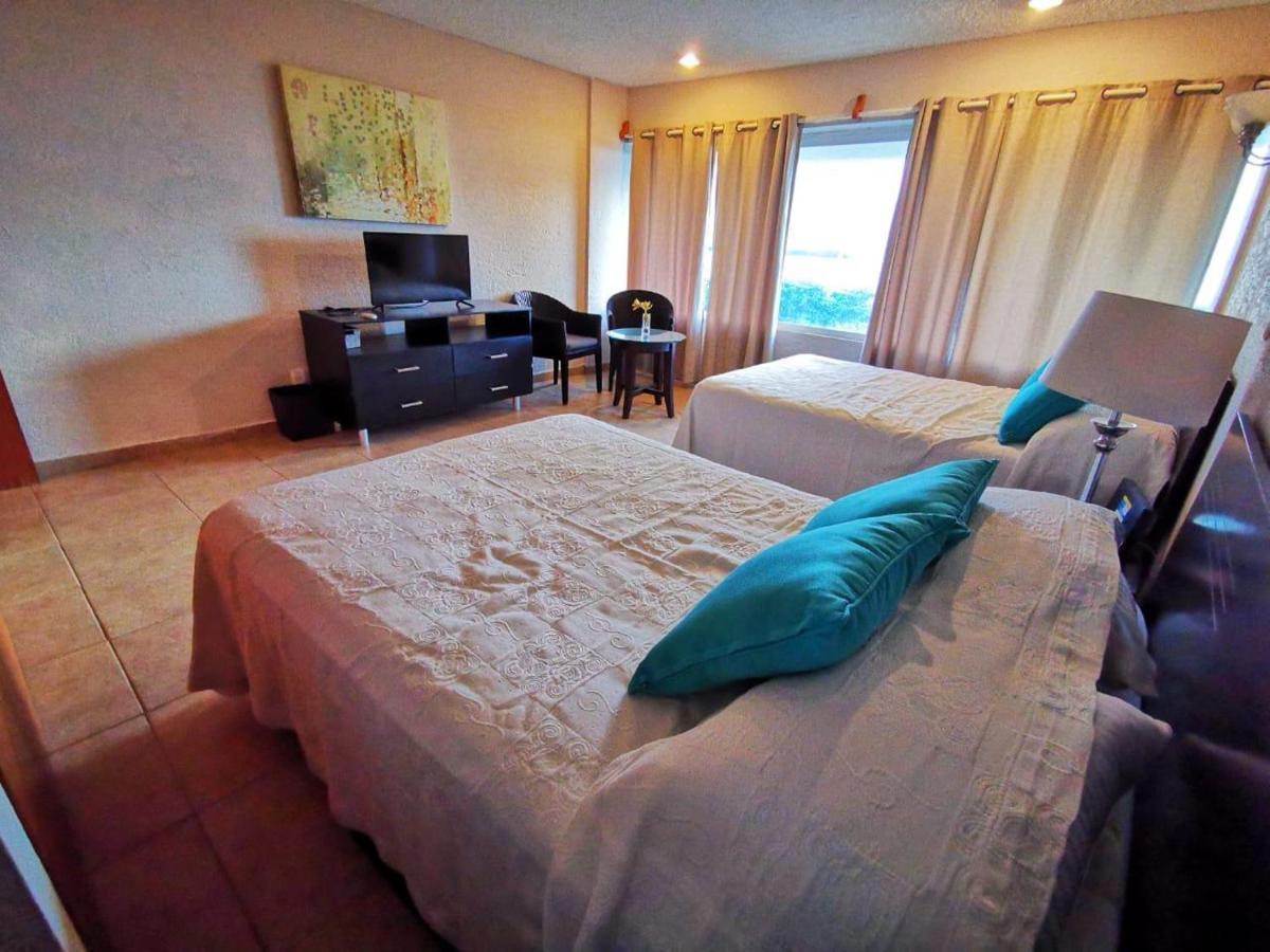 Brisas Beachfront Studios In Hotel Zone Cancún Exterior foto