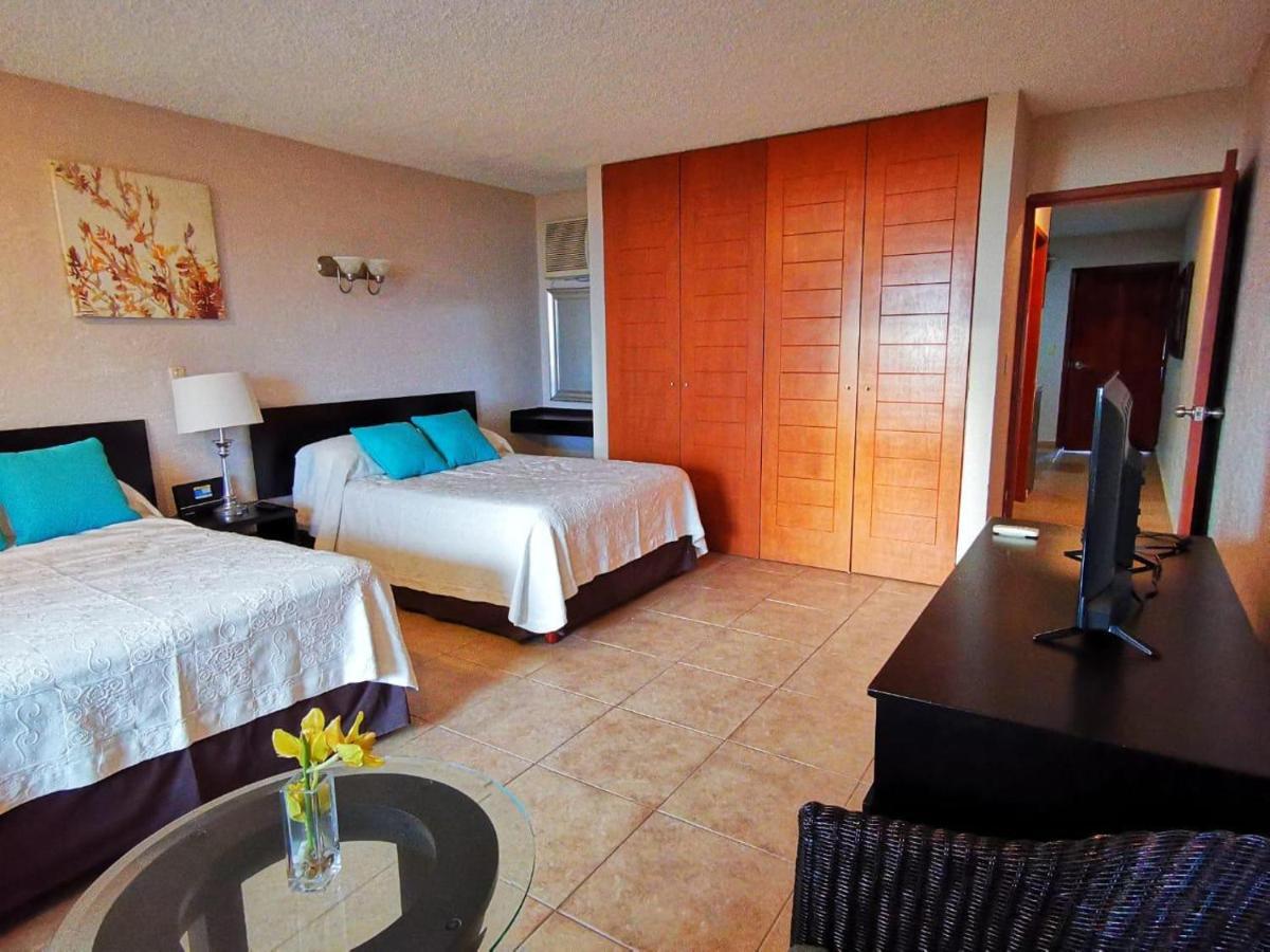 Brisas Beachfront Studios In Hotel Zone Cancún Exterior foto